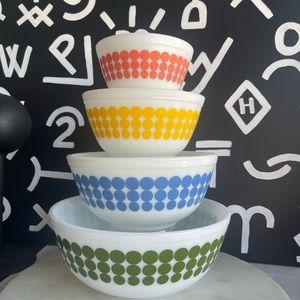 Vintage PYREX Dot Mixing bowls, 404,403,402,401